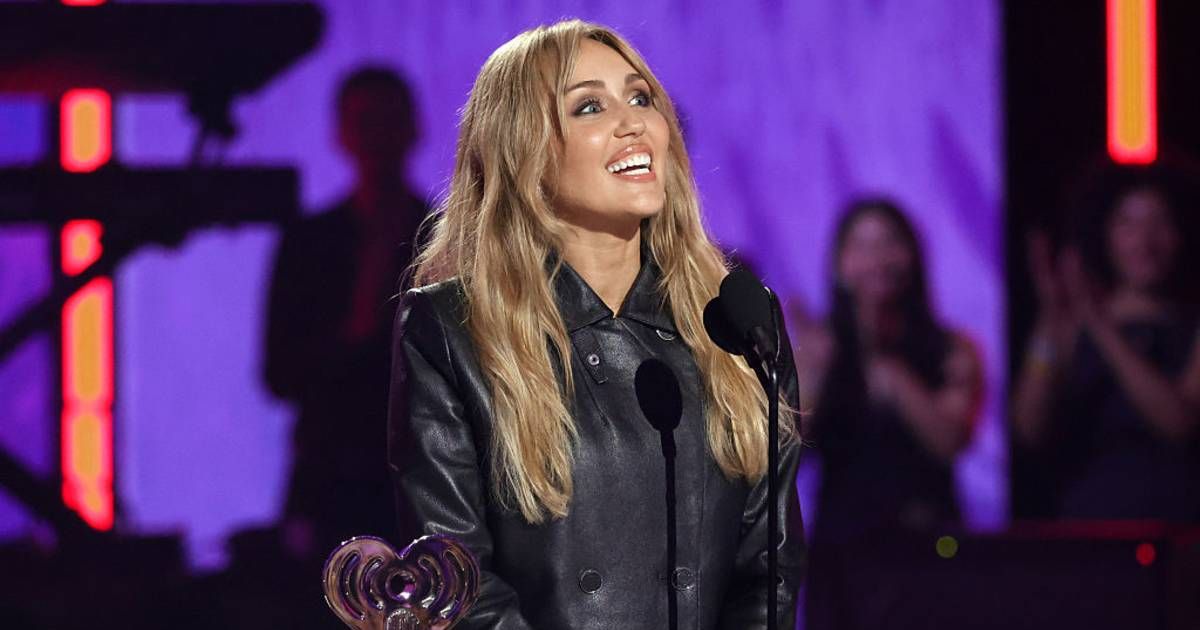 Miley Cyrus sends video message to 2nd grade teacher who uses 'Hannah Montana' songs to give kids a 'brain break'