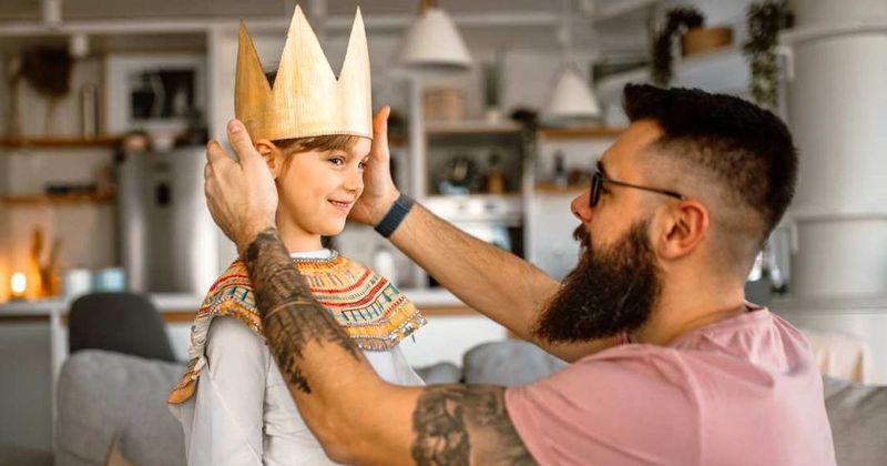 Stranger who called a young girl 'bossy' stands baffled as her dad comes over to thank him