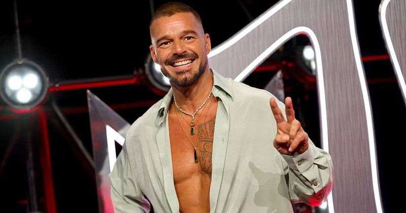 At a Miami café, Ricky Martin spotted his name already written on the wall — and discovered a surprise waiting for him