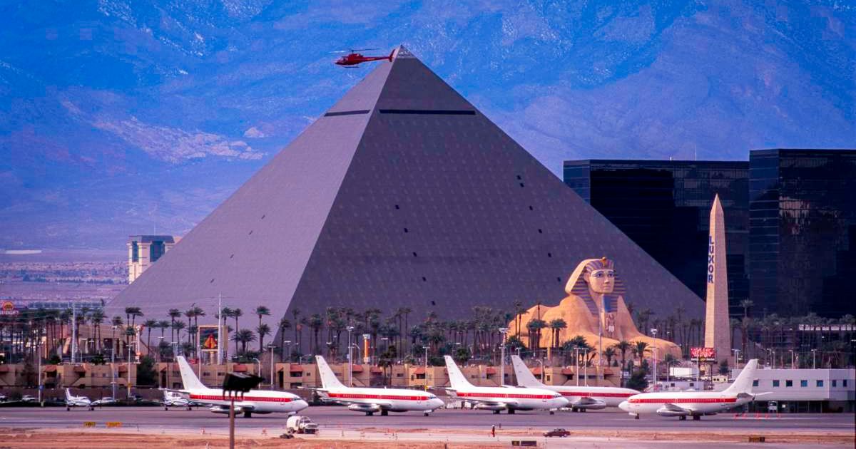 When 9/11 hit, a Las Vegas hotel slid letters under the doors of guests locked in their rooms — here's what it said