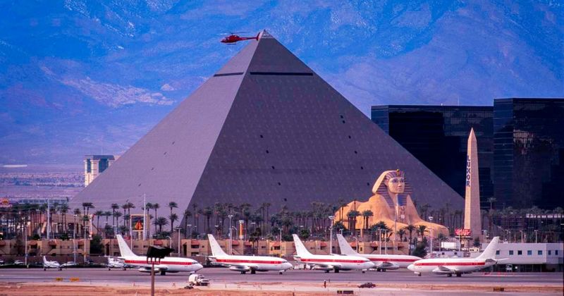 When 9/11 hit, a Las Vegas hotel slid letters under the doors of guests locked in their rooms — here's what it said