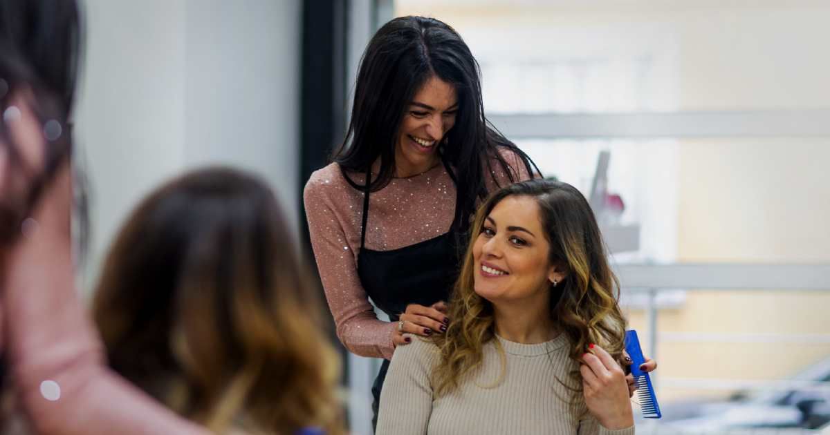 Hairdresser paused mid-styling to ask if her client was pregnant — people can’t figure out how she knew