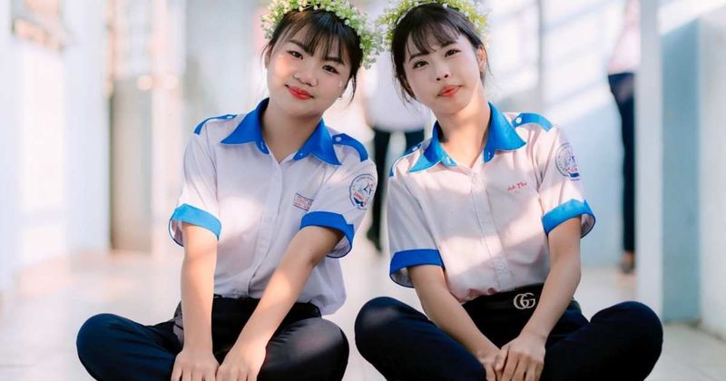 Best friends joked about being twins their whole lives — a DNA test revealed their family secret
