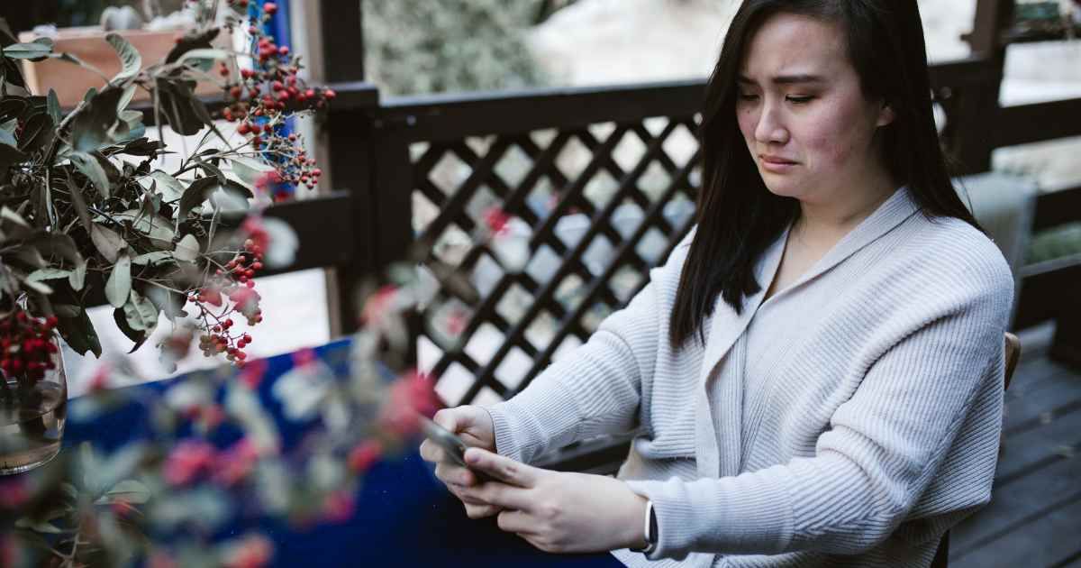 She dumped her fiancé over text after constantly comparing him to her exes — but she lost it when he calmly accepted it without begging