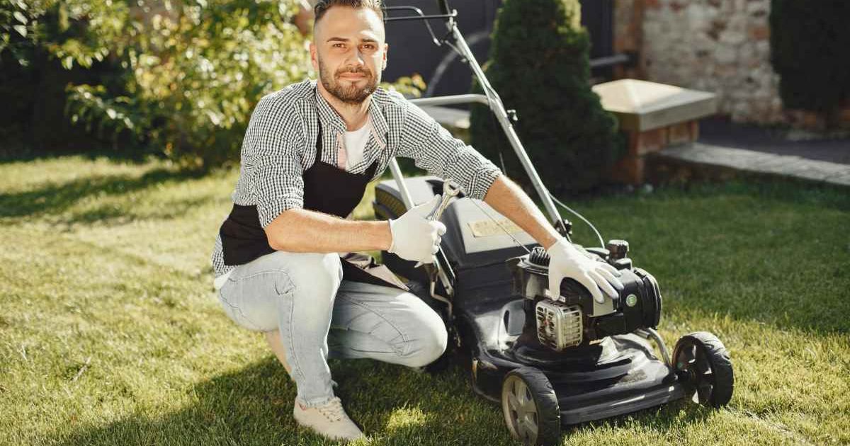 Neighbor's husband 'tracked' his phone number to complain about him mowing the lawns shirtless. He replied by wearing even less the next time