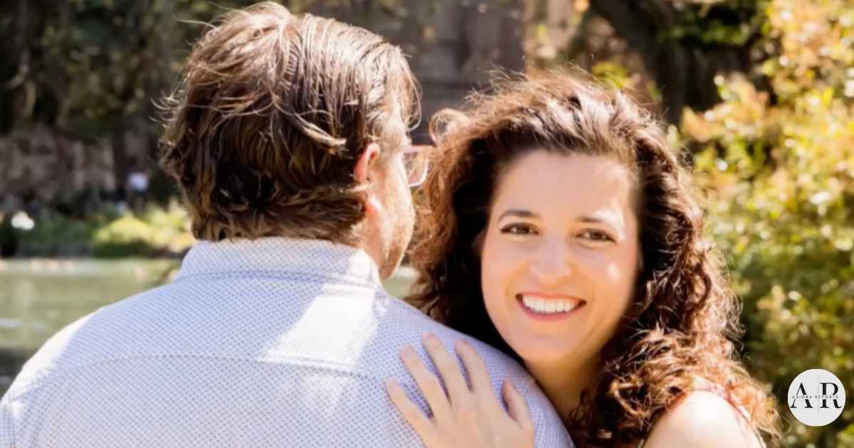 4,000 men applied after she put up billboard ads to find love. She chose the one who didn't apply