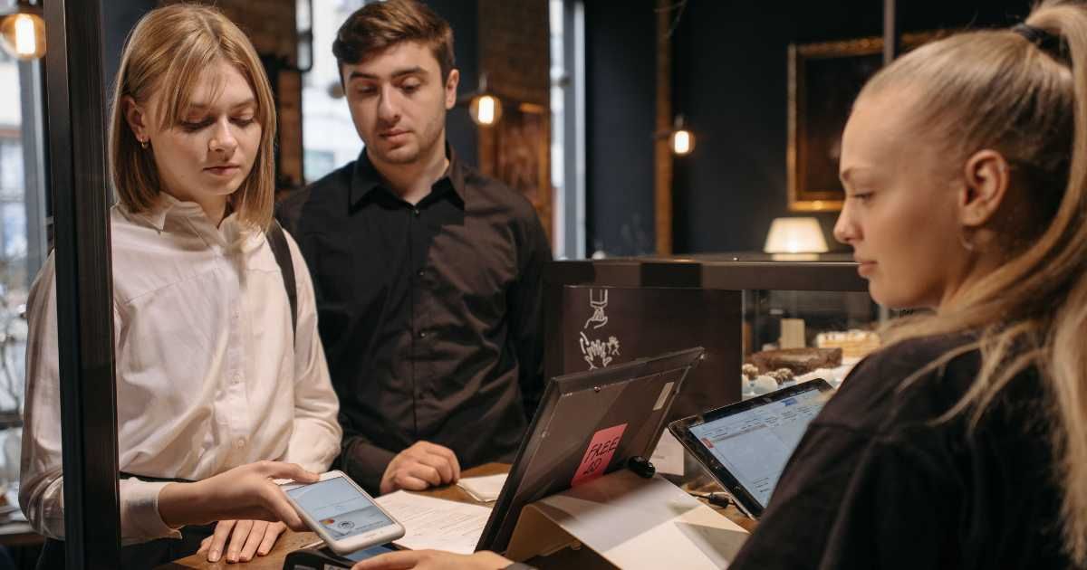 Her boyfriend invited her to dinner to celebrate her new job and made her split the bill — a friend's slip up exposed his real motive