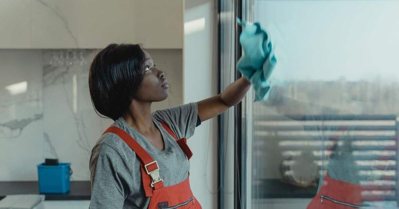 She accidentally paid the cleaning lady 350 bucks extra and got blocked in return. When a dirty apartment showed up later, she knew exactly what to do
