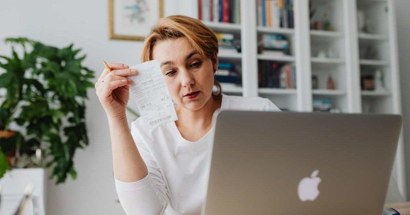 She took on $60,000 in student loans after parents accidentally 'lost' her college fund. One peek at her sister's bank balance exposed them