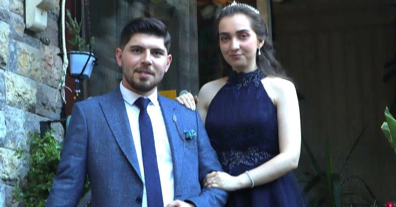 Bride quietly made a last-minute dress code change the day before her wedding. 30 guests were ushered out of the official photos by the newlyweds