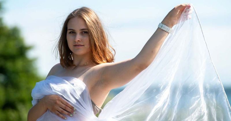 Monaco restaurant refused her a seat for being underdressed — so wrapped their tablecloth around her and left them with no choice