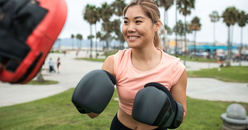 She punched a cocky stranger who dared her to 'kiss or punch' him — her roommate wished she'd punched harder after recognizing him