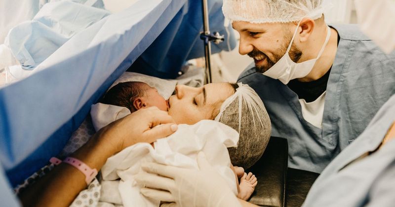 Man gets slammed for drinking water while his partner was in labor. Then a nurse explained why he is actually a 'walking green flag'