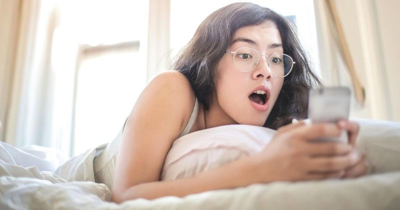 She found another woman's gym selfies on her boyfriend's phone. She posted them to his Instagram Story and tagged the woman's boyfriend