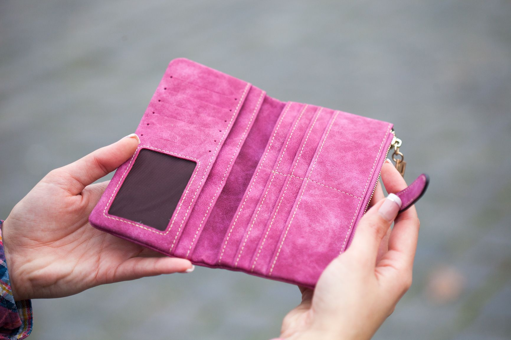 Woman handling a pink wallet  (Representative Image Source: Pexels | Photo by )