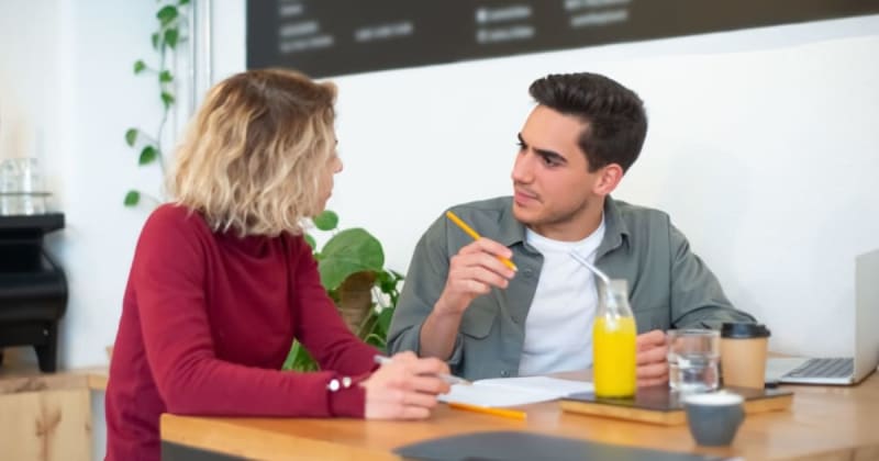Woman's plan for a quiet breakup was upended by 20 chess players in a coffee shop — her BF responded by giving 'notes' on her breakup technique