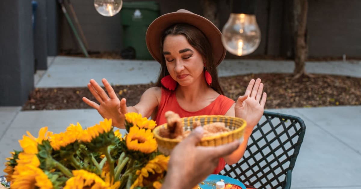 Woman told her date she was gluten-free but he picked a restaurant with one option — then invited his friends and turned it into guys' night out
