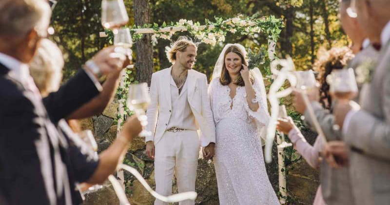 Newlyweds sent 100 guests hopping between 4 restaurants, racking up $50 in valet fees alone — half said 'no thanks,' and went back home