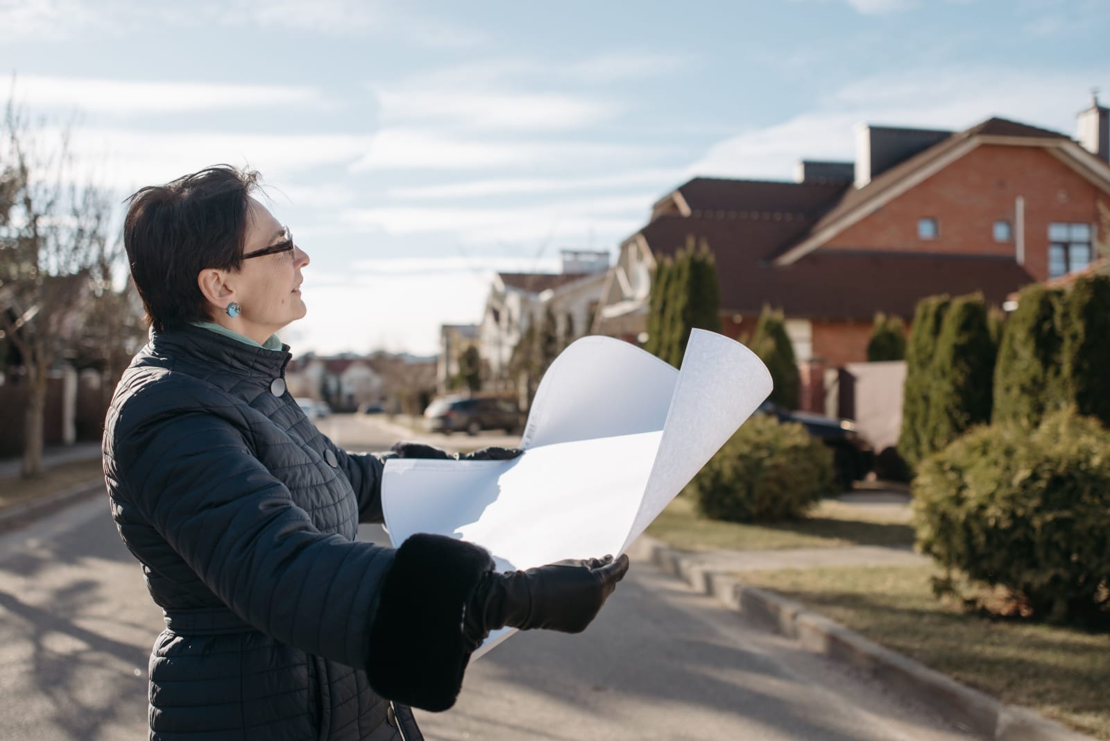 Inspector visiting a house for home inspection (Representative Image Source: Pexels | Photo by )