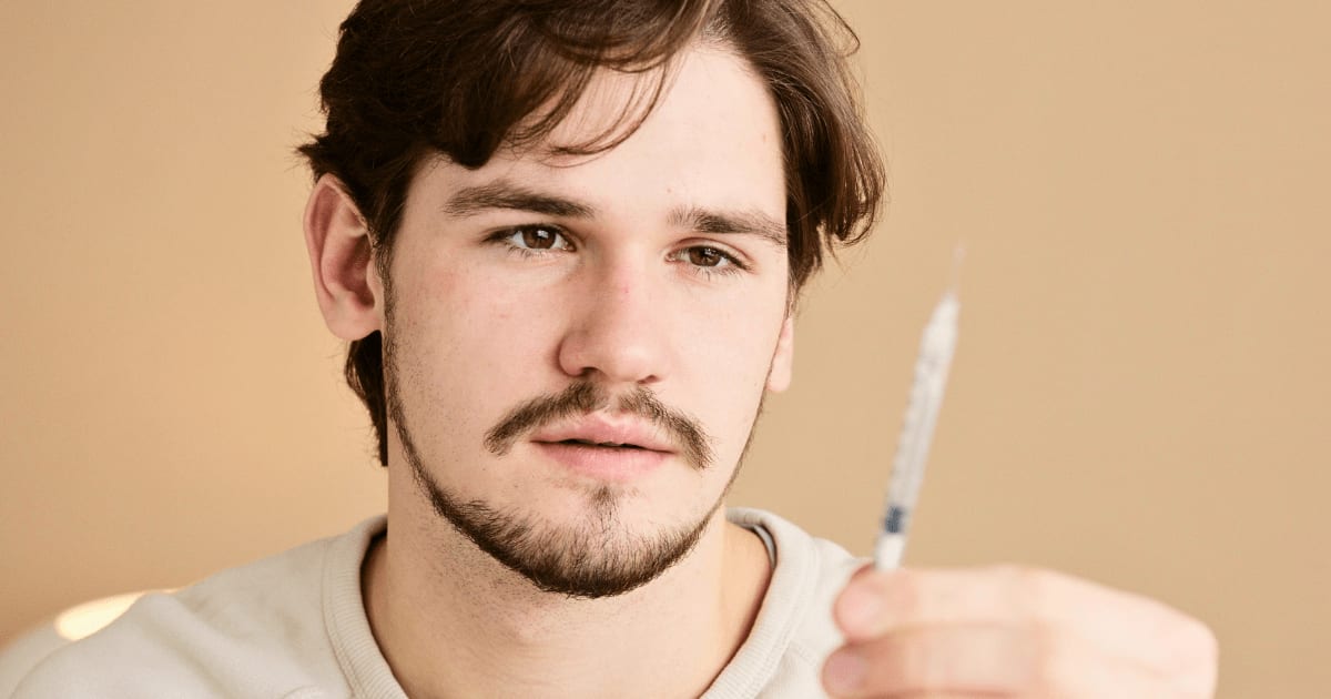 Diabetic employee took an insulin shot at work after his blood sugar spiked. Minutes later, HR texted saying it made coworkers 'uncomfortable'