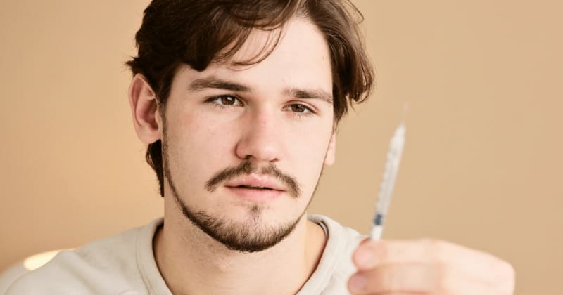 Diabetic employee took an insulin shot at work after his blood sugar spiked. Minutes later, HR texted saying it made coworkers 'uncomfortable'