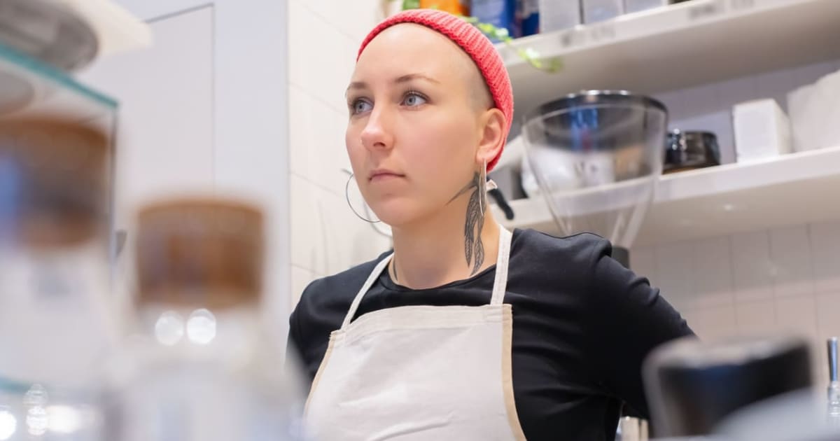 Her Hinge date mocked her job, criticized her 3,000-calorie dinner and complained they'd been 'hustled.' Then the waitress revealed what he'd done