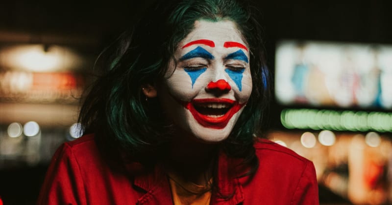 Woman announced 'Heath Ledger is dead' to college friend in 2008. 18 years later, it's their only mode of conversation