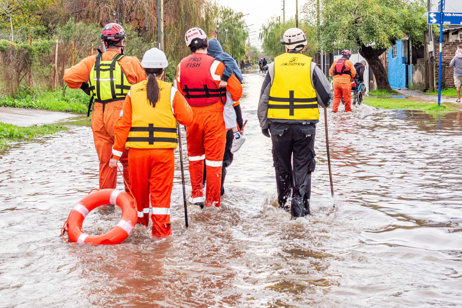 Workers rescuing and saving people during floods (Representative Image Source: Pexels | Photo by Juan Moccagatta)
