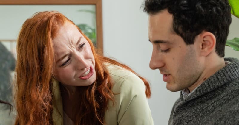 Date mocked woman for saying she was 5'4" on Hinge. The irony? He claimed to be 5'11" while standing almost eye-to-eye with her