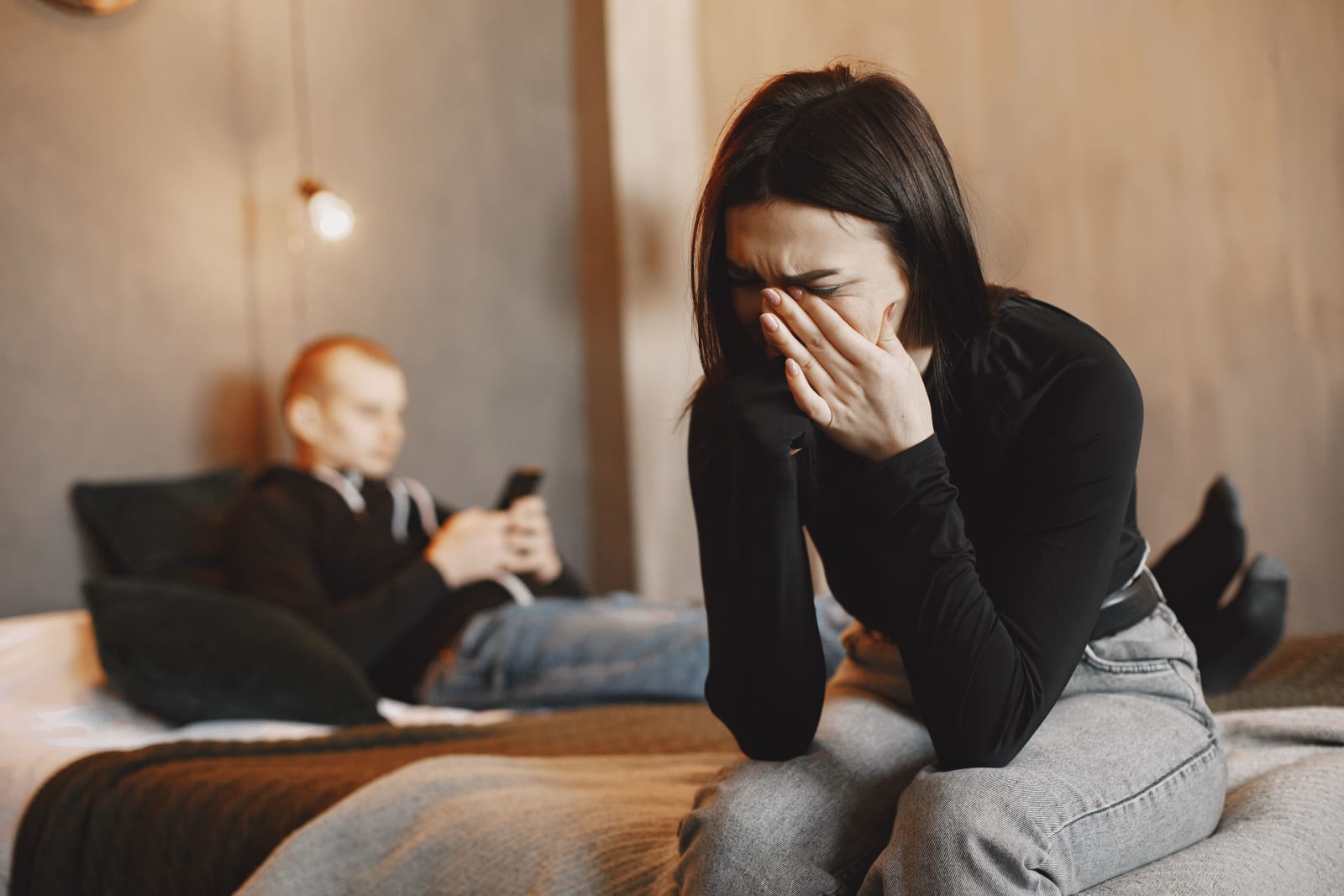 Woman crying while his partner is busy on phone (Representative Image Source: Pexels | photo by )