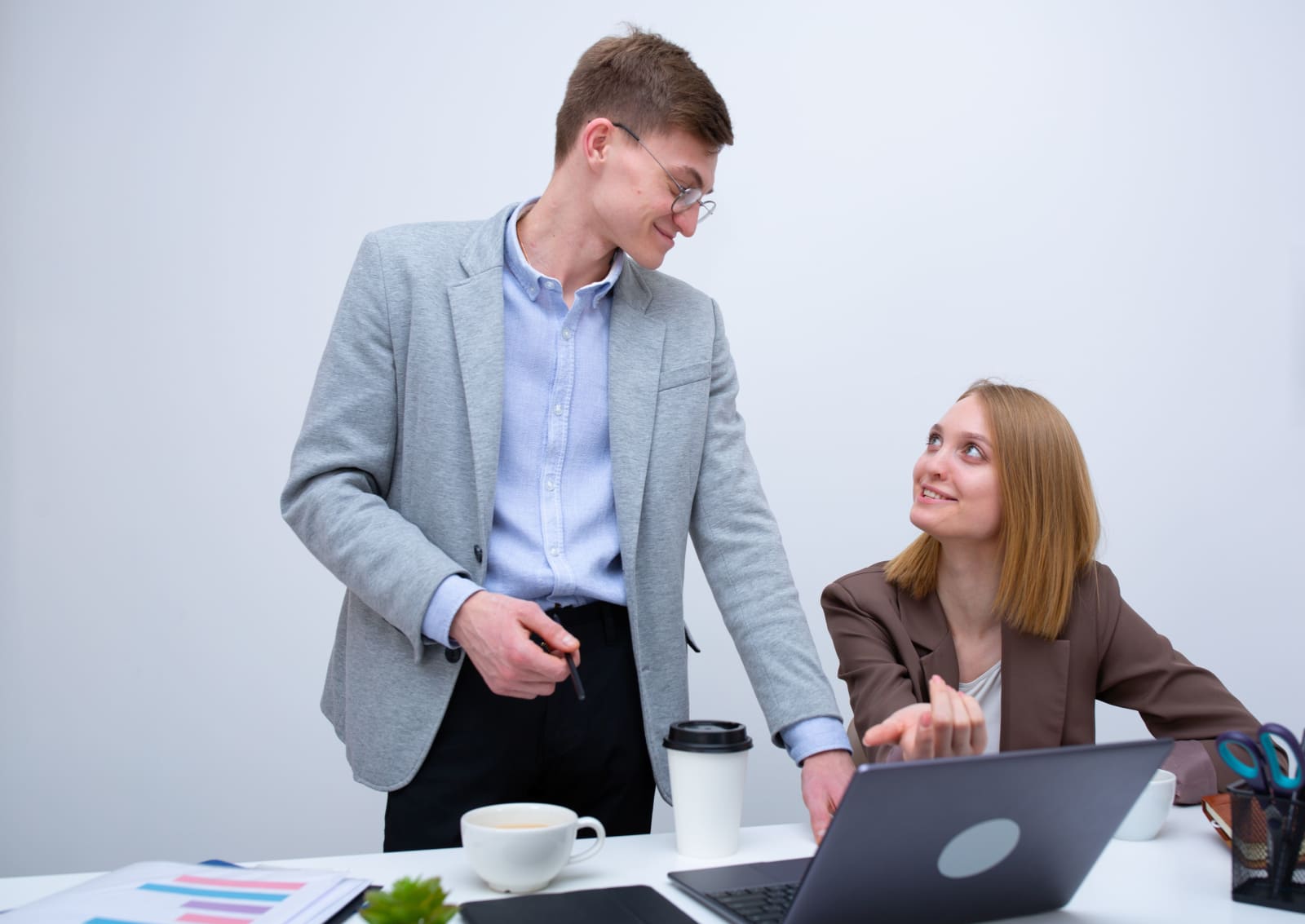Co-workers looking into each others' eyes romantically (Representative Image Source: Pexels | Photo by )