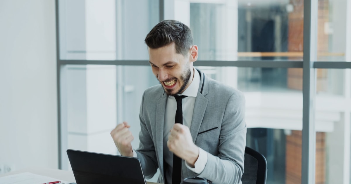 Boss gave a fired employee 5 options for a 'reduced payout' after 20 years of work. One detail he forgot made him pay every penny — and 10% more