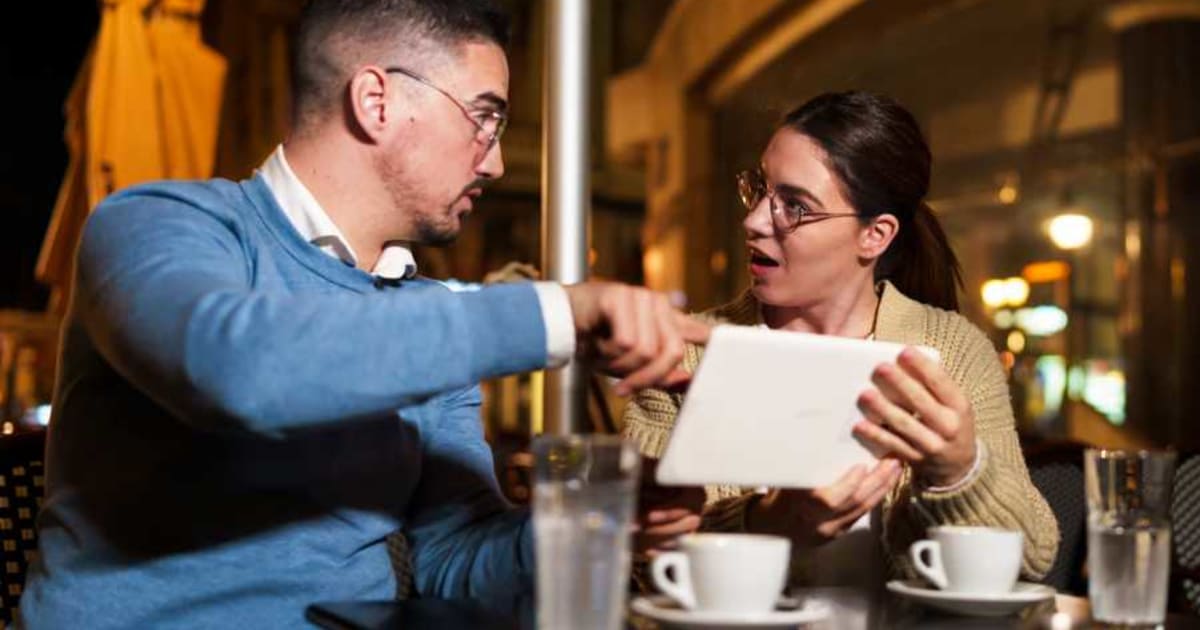 He refused to pay for the date he arranged. She agreed to 'handle it' — then left him with the check and a hefty 30% tip
