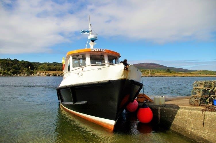 Hoy Lass at Ulva Ferry (Image Source: Wikimedia Commons | Tiger)