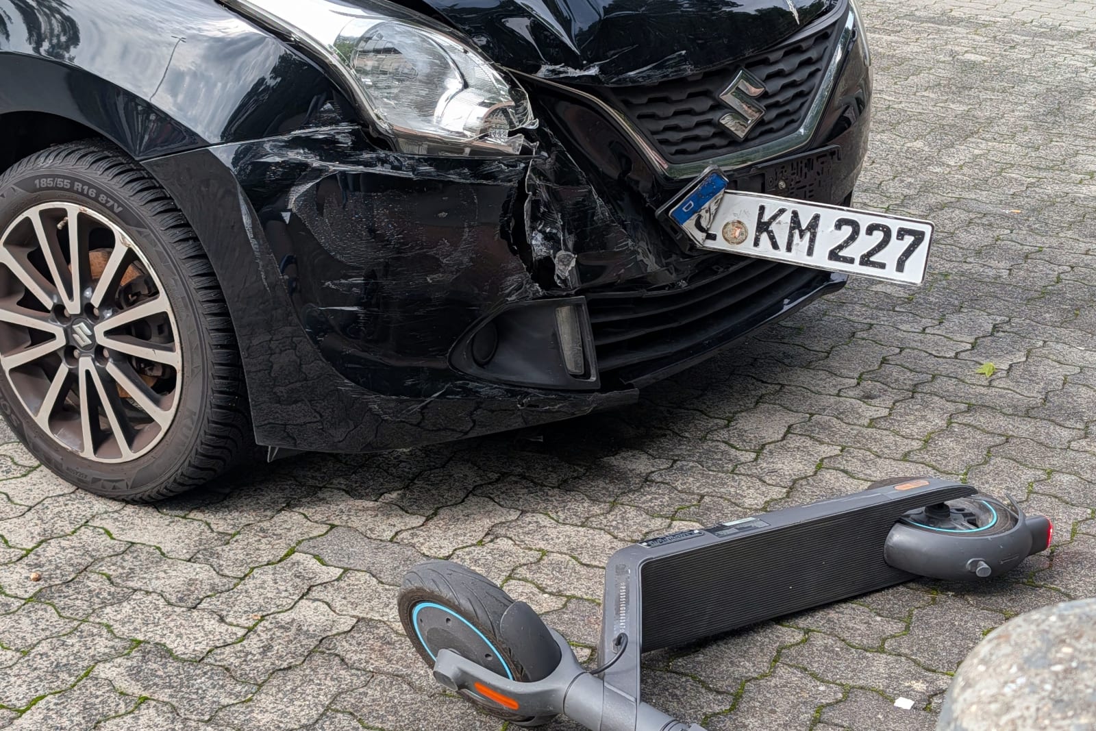 A car damaged by an accident (Representative Image Source: Pexels | Photo by )