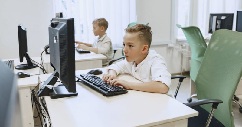 Student emailed author her graphic novel 'sucks.' She replied: 'Dude, don't send from your school email'