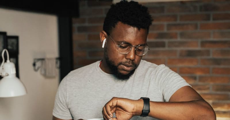 Girlfriend said the man holding her at a Labor Day club was her friend's BF. Then he remembered her Apple Watch keeps deleted messages
