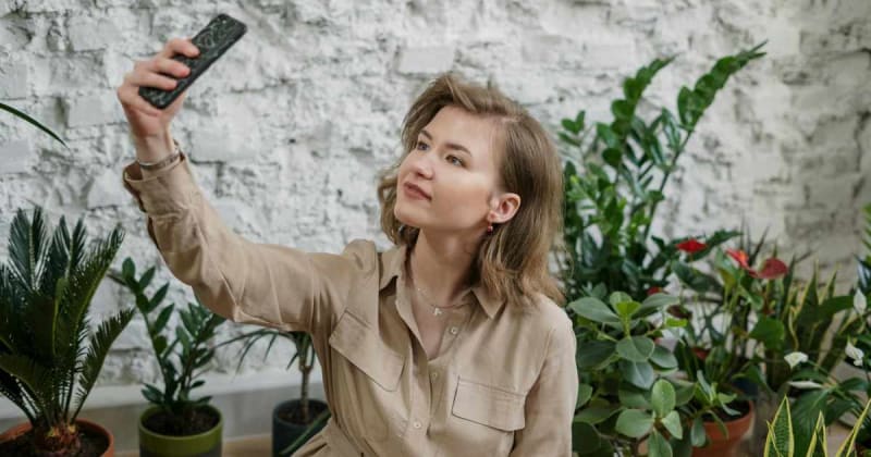 Airbnb host mocked a guest's 4-star review and 'popcorn questions' after rating her 5 stars. Then her own TikTok backfired