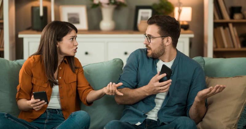 Her Hinge date pushed for monogamy after a trip, then started picking fights over oysters and exes. She didn't know he'd already cheated with 2 women