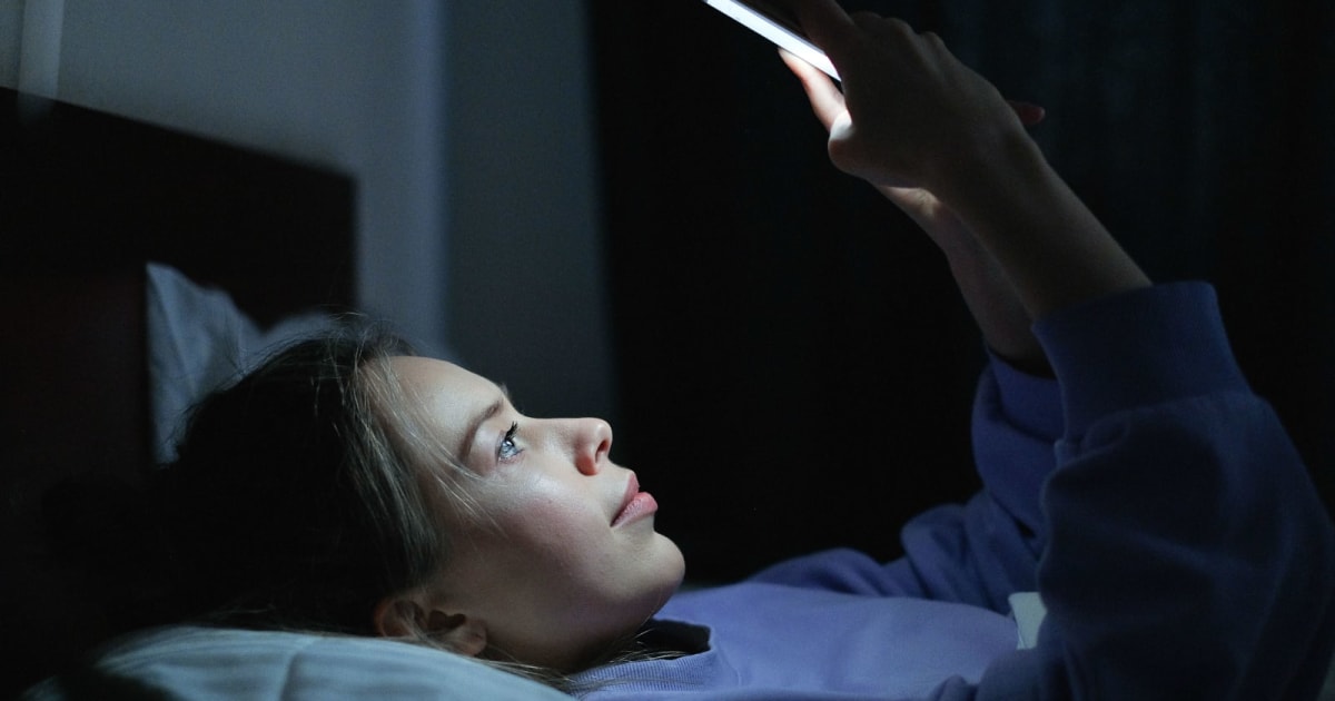 She woke up at 4 am with a bad feeling and checked her boyfriend’s phone for the first time — she found 1:30 am texts calling his 'best friend' baby